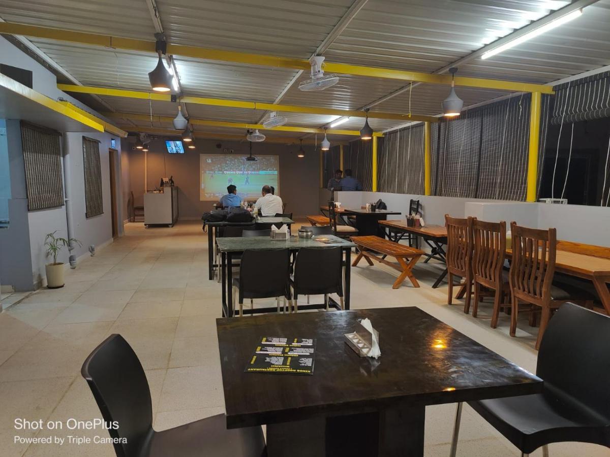 Pristine Inn Manyata Bangalore Exteriör bild